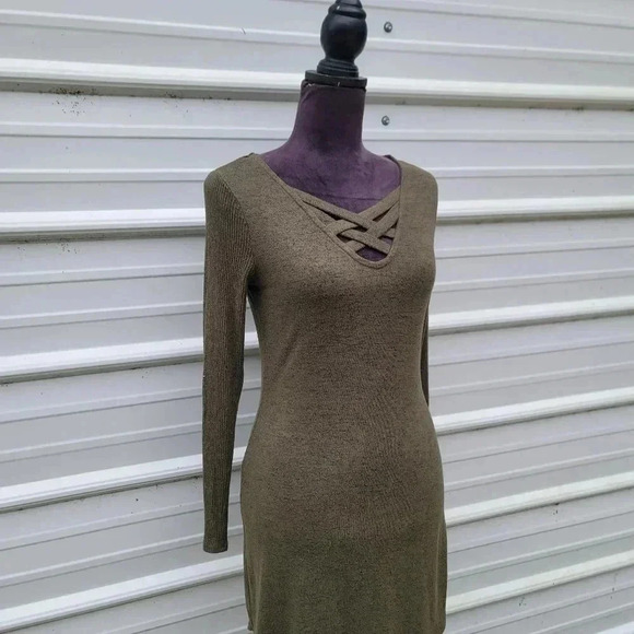 Bobbie Brooks Womens Knit Sweater Dress Green Long Sleeve Cage Neck Stretch Sz S - Picture 4 of 9